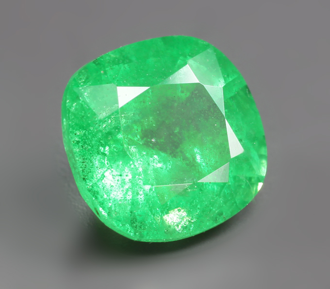 «Неоновый» цаворит 1,76 карата