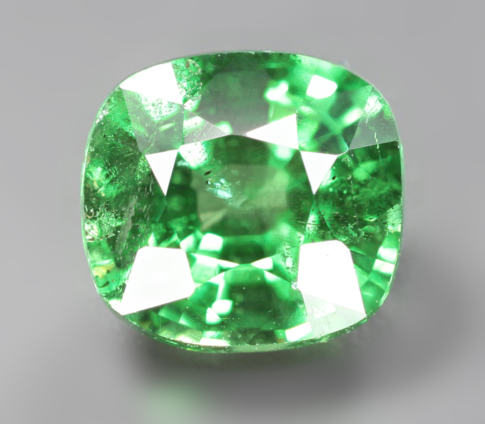 «Неоновый» цаворит 1,24 карата