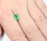 «Неоновый» цаворит 1,22 карата