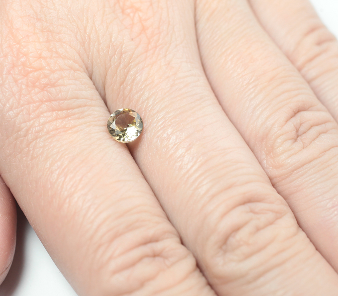 Желтый цоизит 0,89 карата