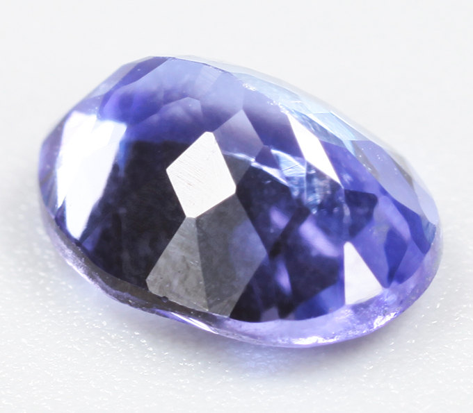 Насыщенный танзанит высокой чистоты 1,05 карата