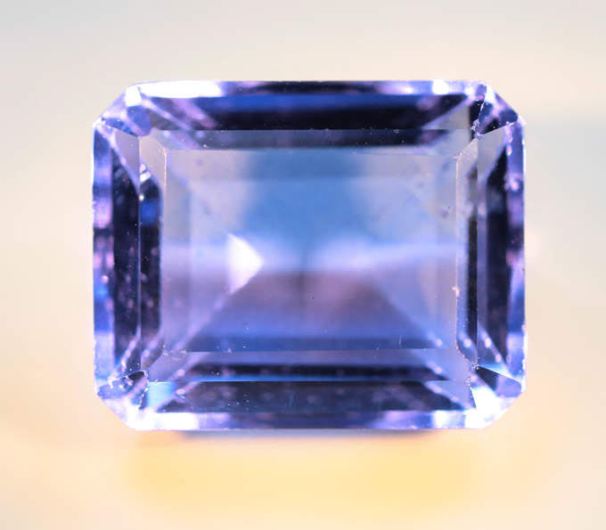 Флюорит со сменой цвета 6,4 карата