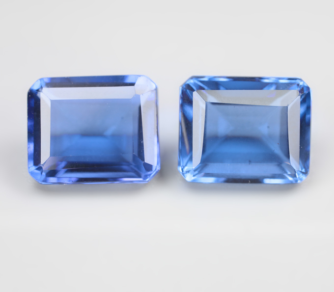 Крупная пара флюоритов со сменой цвета 11,97 карата