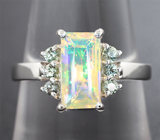 Кольцо c ограненным эфиопским опалом 1,17 карата и зелеными сапфирами