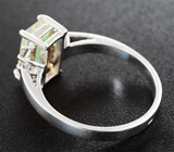 Кольцо c ограненным эфиопским опалом 1,17 карата и зелеными сапфирами