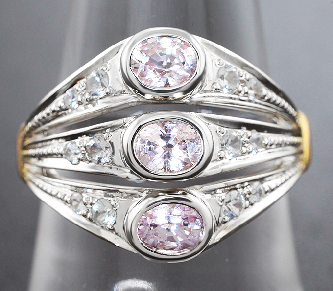 Кольцо с розовыми 1,02 карата и бесцветными сапфирами