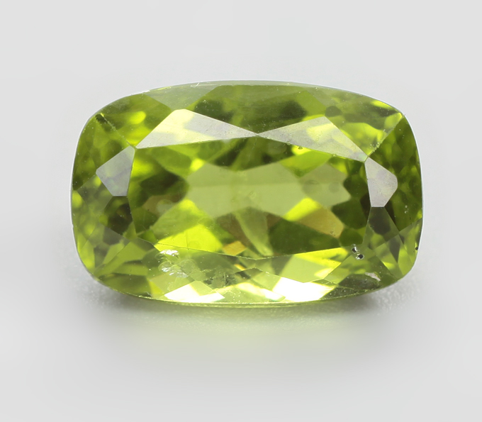 Перидот 5,76 карата