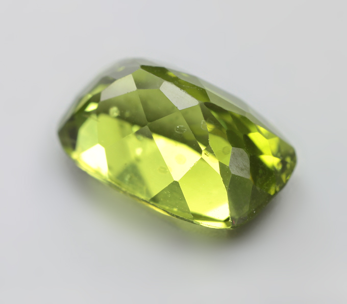 Перидот 5,76 карата