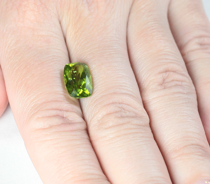 Перидот 5,76 карата