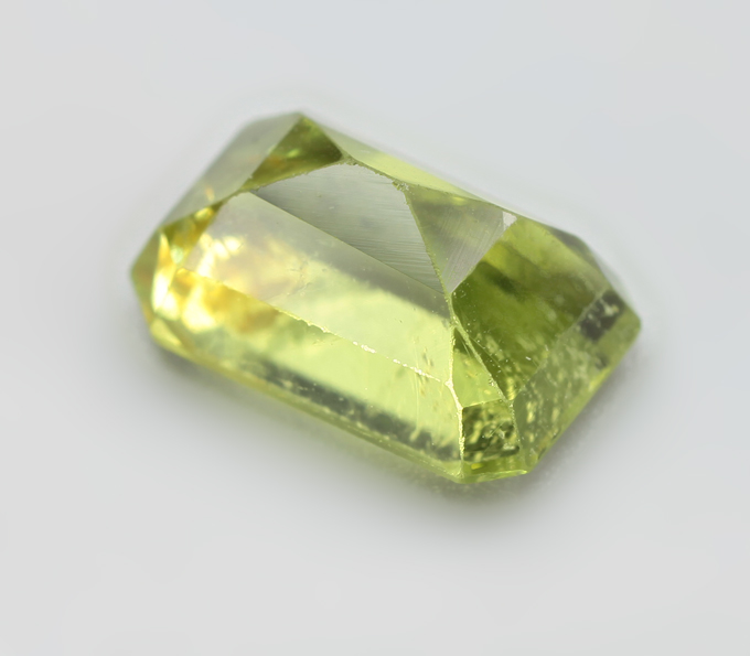 Перидот 2,65 карата