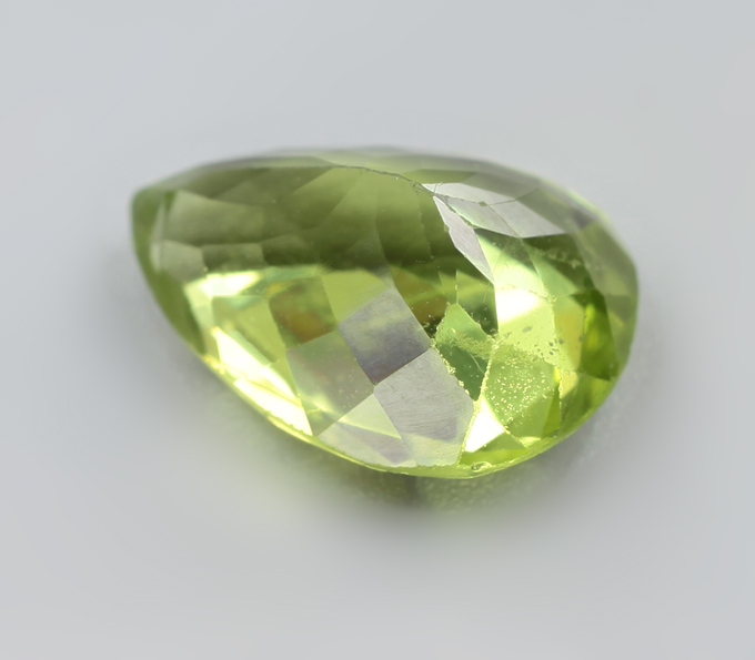 Перидот 4,83 карата