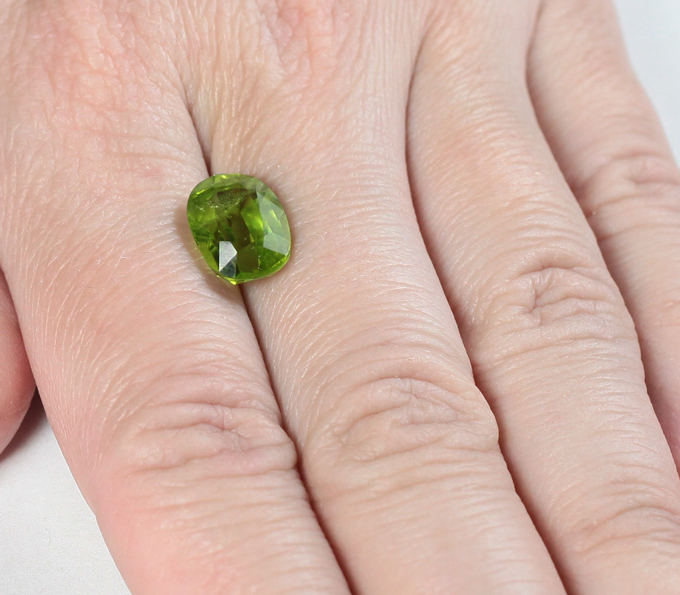 Перидот 5,46 карата