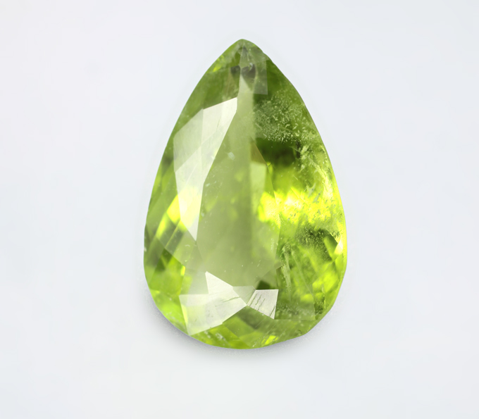 Крупный перидот 8,99 карата