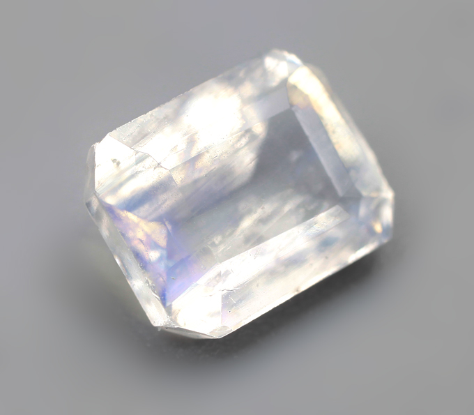 Ограненный лунный камень 1,27 карата