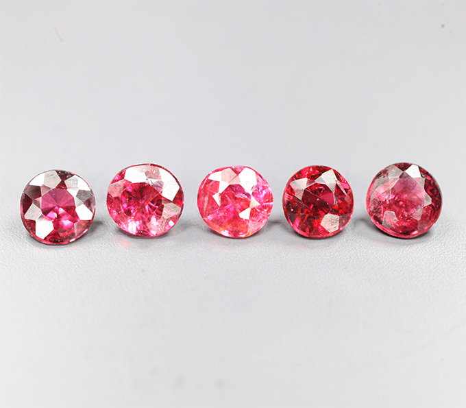 Набор из 5 рубиновых шпинелей 1,27 карата