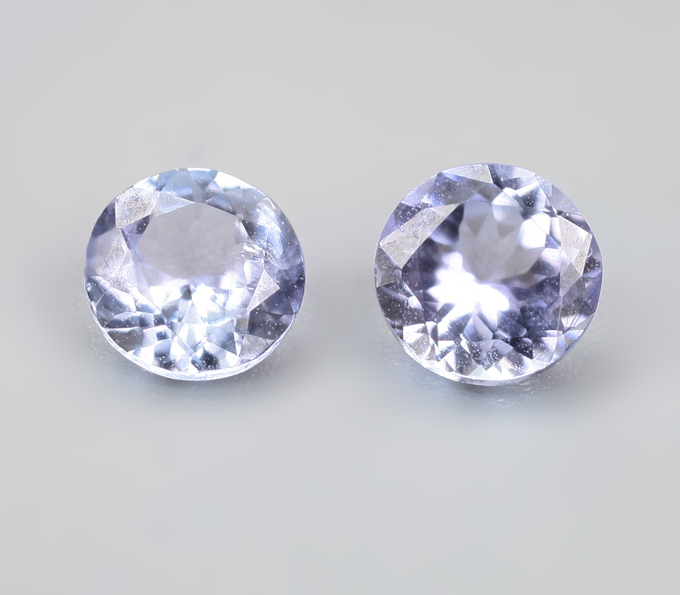 Пара цоизитов высокой чистоты 1,34 карата