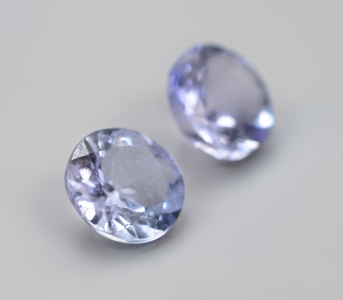 Пара цоизитов высокой чистоты 1,34 карата