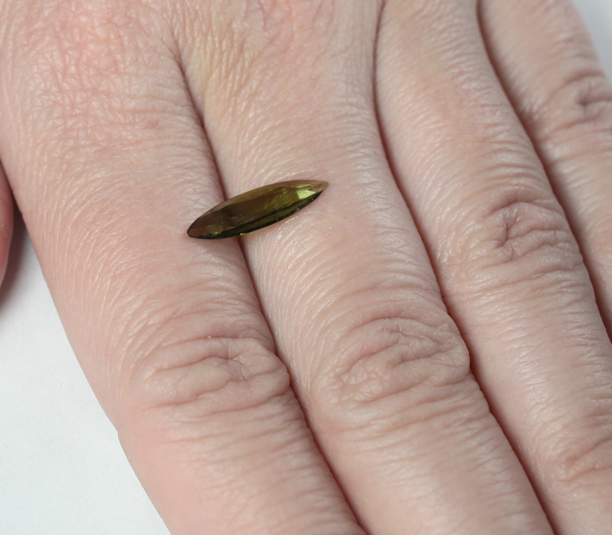 Желто-зеленый турмалин 1,09 карата
