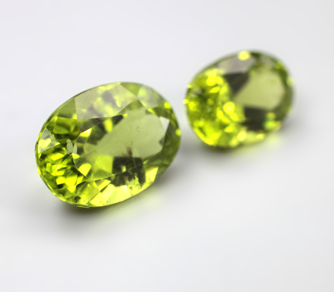 Пара насыщенных перидотов 7,56 карата