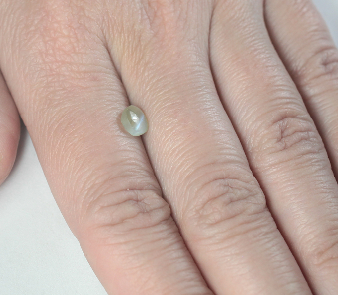 Редкий хризоберилл с эффектом кошачьего глаза 1,39 карата