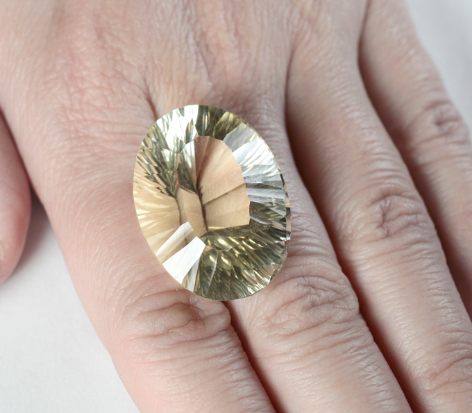 Крупный! Лимонный цитрин лазерной огранки 58,82 карата