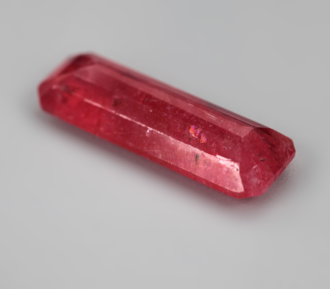 Редкий ограненный родонит 3,66 карата