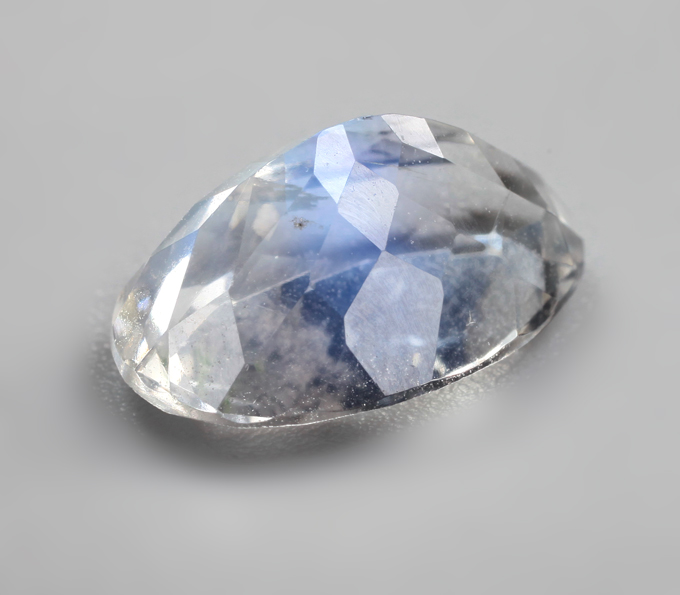 Ограненный лунный камень 2,28 карата