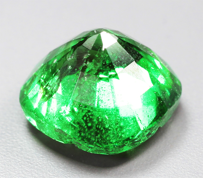 Неоново-зеленый цаворит 1,41 карата