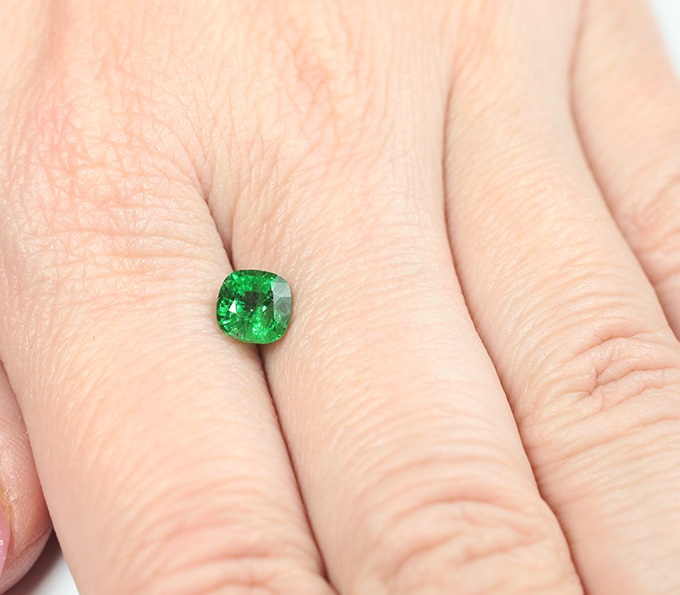 Неоново-зеленый цаворит 1,41 карата