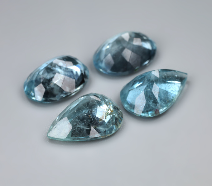 Крупный набор из 4 насыщенных аквамаринов 14,38 карата