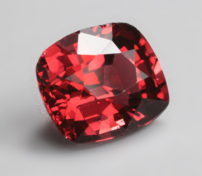 Пироп гранат высокой чистоты 3,22 карата