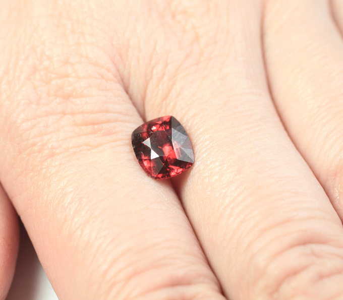 Пироп гранат высокой чистоты 3,22 карата