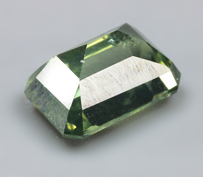 Редкий зеленый циркон 2,64 карата