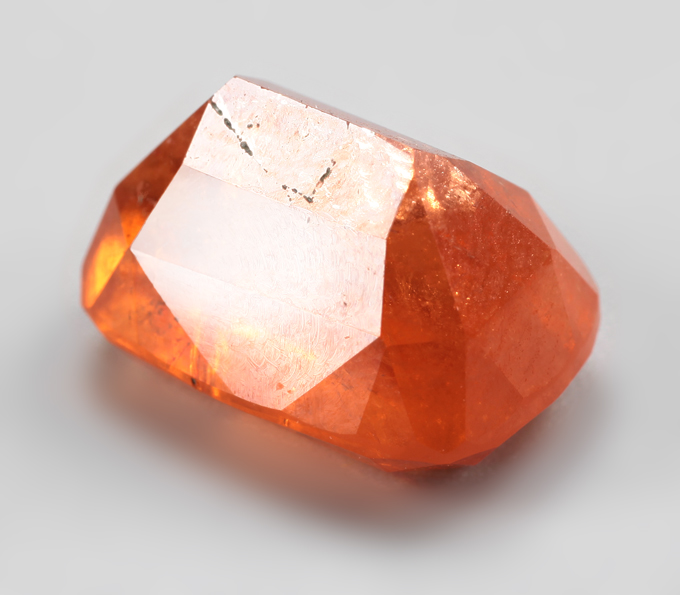 Эксклюзивный размер! Крупный клиногумит 9,79 карата