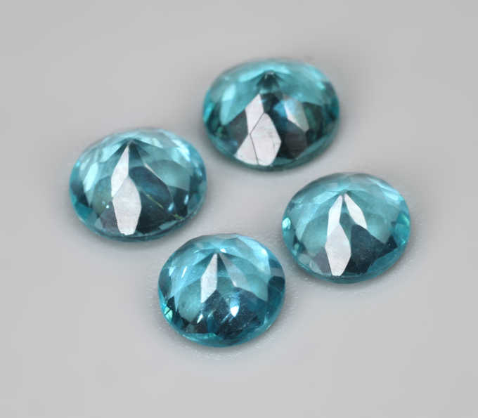 Набор из 4 «неоновых» апатитов 3,69 карата