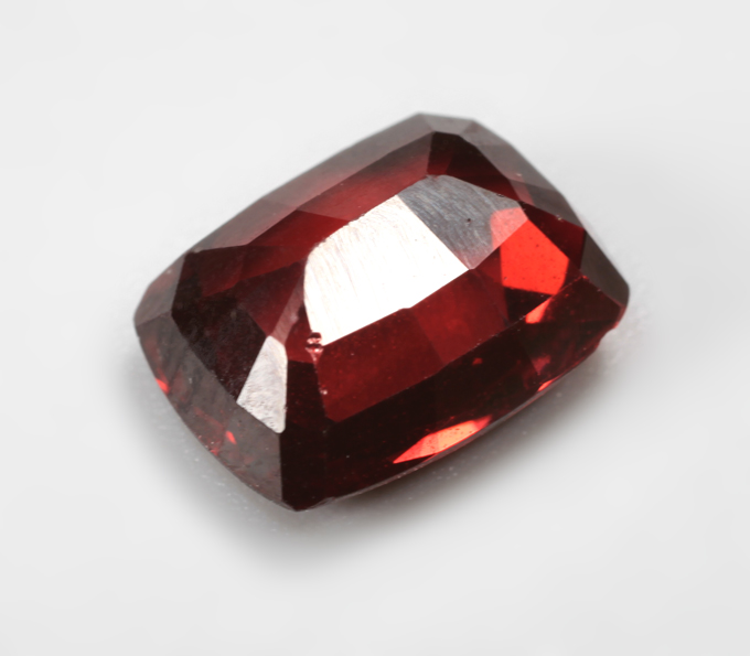 Пироп гранат высокой чистоты 3,8 карата