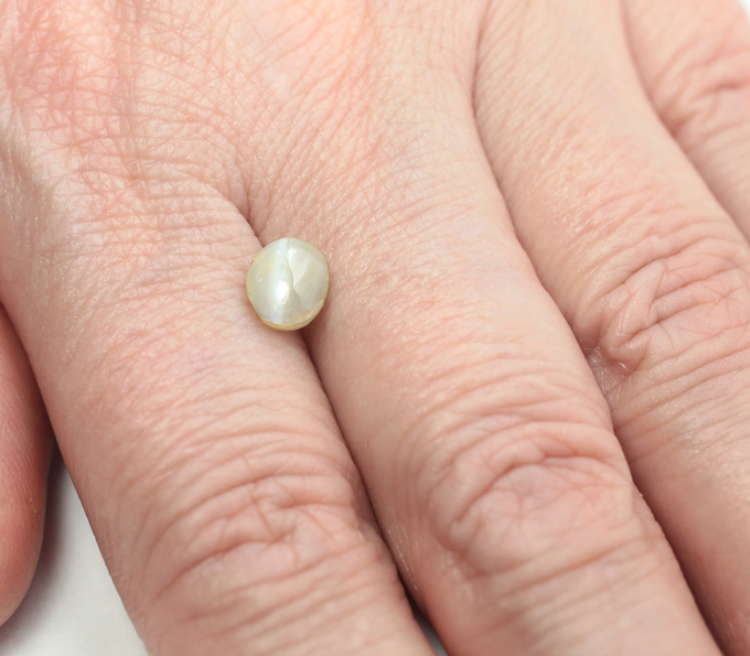 Хризоберилл с эффектом кошачьего глаза 1,36 карата