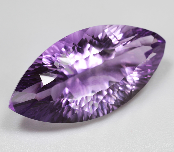 Чистейший крупный аметист лазерной огранки 20,12 карата