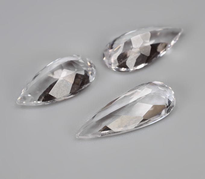 Редкий набор из 3 данбуритов высокой чистоты 6,15 карата