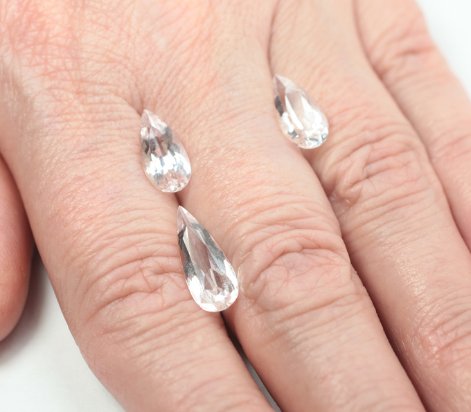 Редкий набор из 3 данбуритов высокой чистоты 6,15 карата