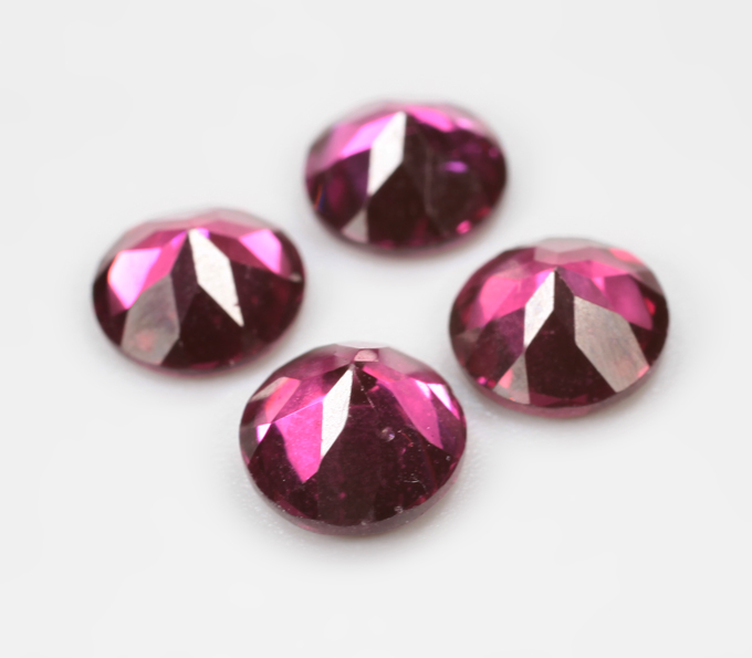 Набор из 4 родолитов высокой чистоты 4,03 карата