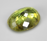 Крупный желтовато-зеленый сфен 3,91 карата