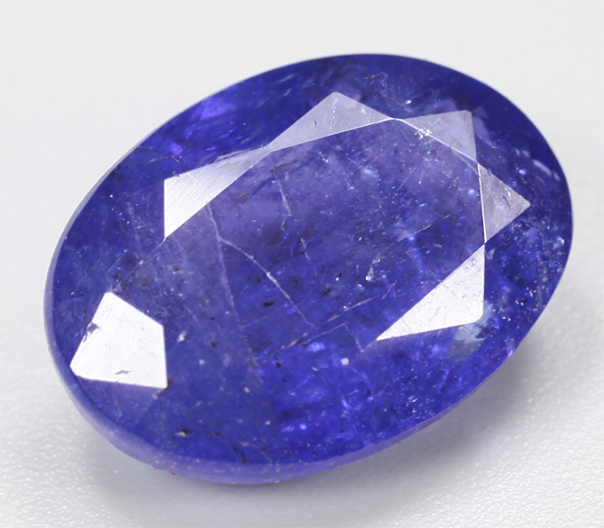 Крупный насыщенный танзанит 5,53 карата