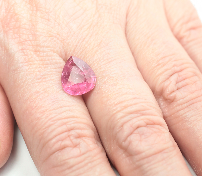 «Неоновый» рубеллит турмалин 3,29 карата