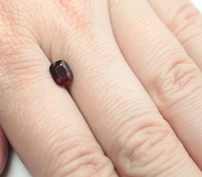 Рубиновая шпинель 1,36 карата