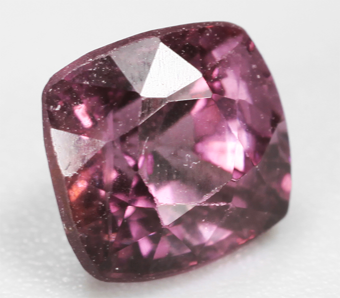 Вишневая шпинель 1,02 карата