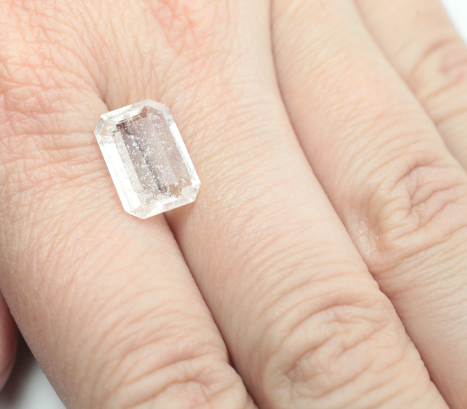 Пастельно-оранжевый морганит 4,01 карата