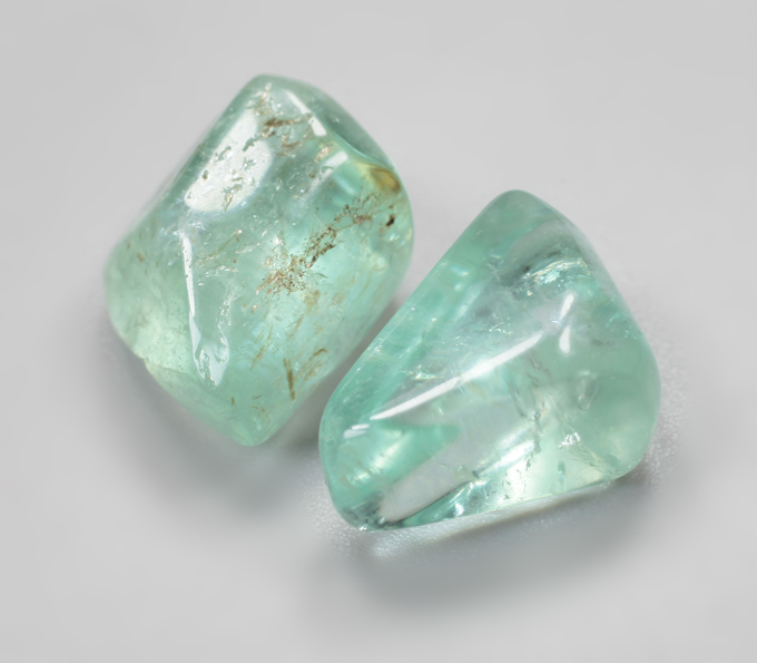 Пара уральских голубовато-зеленых бериллов 12,68 карата