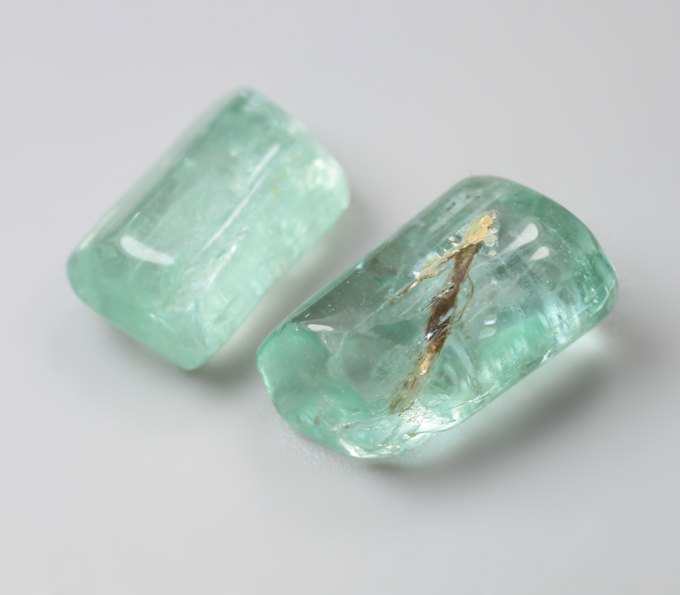 Пара уральских голубовато-зеленых бериллов 13,86 карата
