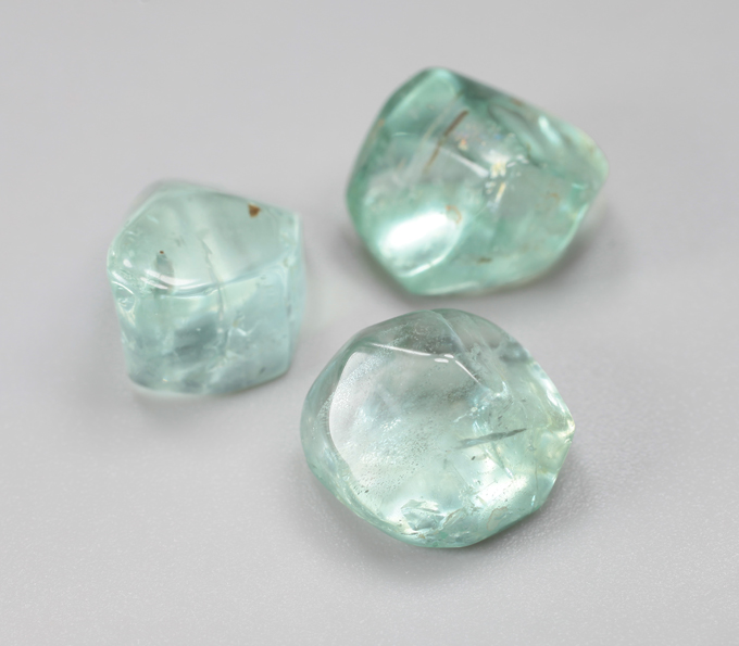 Набор из 3 уральских голубовато-зеленых  бериллов 13,25 карата